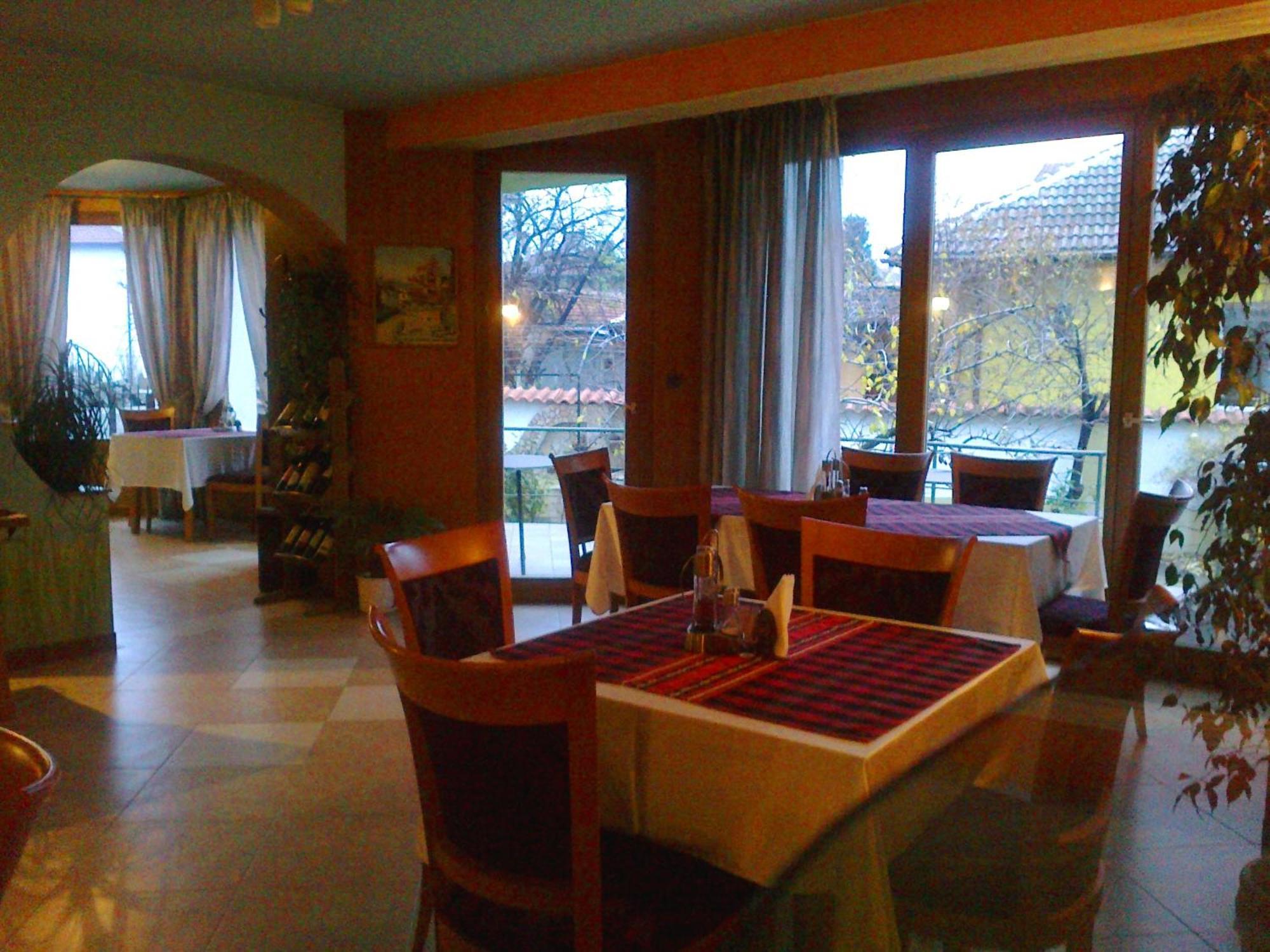 Family Hotel Sonata Samokov Exterior photo
