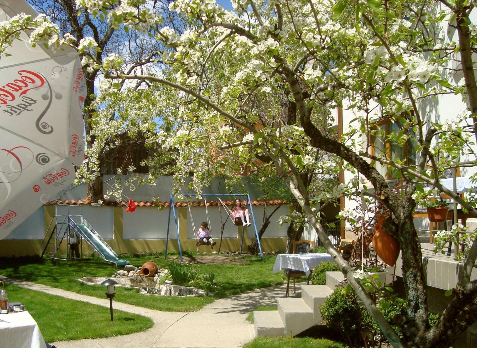 Family Hotel Sonata Samokov Exterior photo