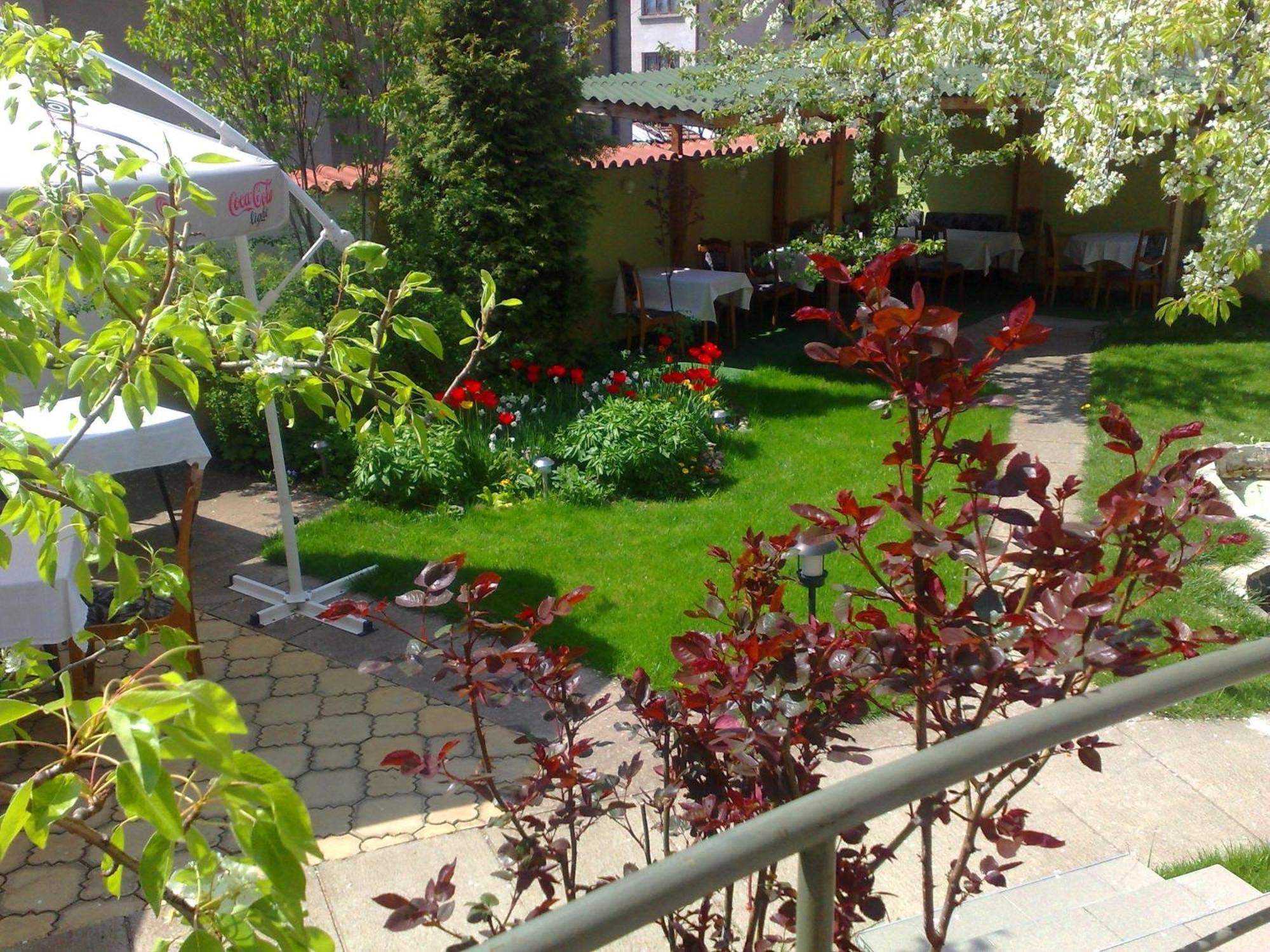 Family Hotel Sonata Samokov Exterior photo
