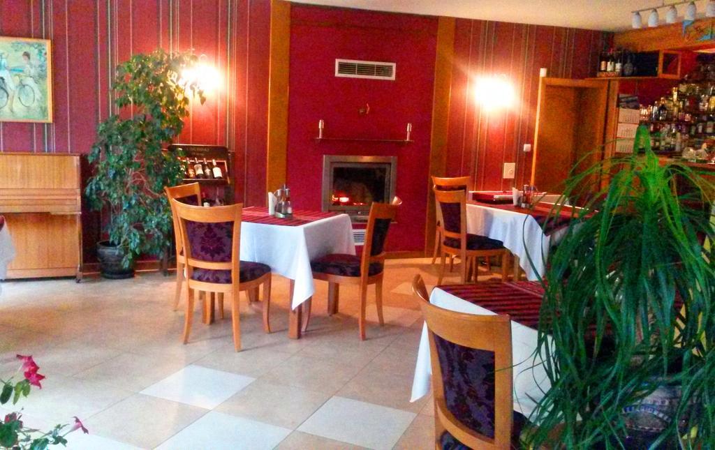 Family Hotel Sonata Samokov Exterior photo