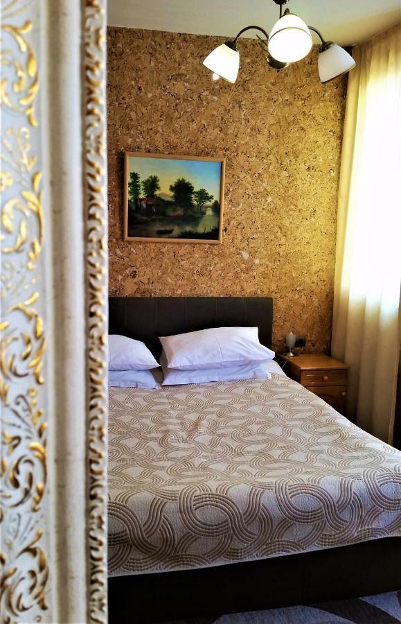 Family Hotel Sonata Samokov Exterior photo